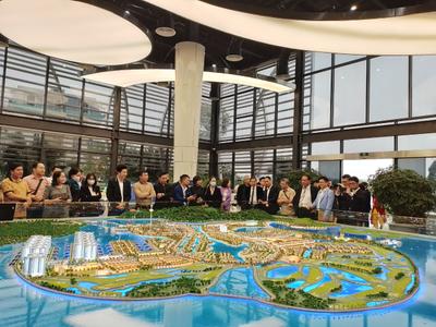 Nhiều Môi Giới BĐS “Ngóng” Nhà Đầu Tư Hà Nội