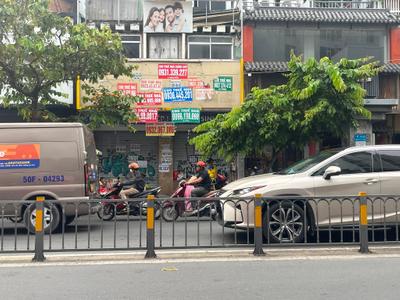 Thực Trạng Ảm Đạm Mặt Bằng Bán Lẻ TP.HCM Cuối Năm