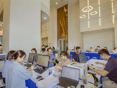 Khách Mua Đang Là Người Cầm Trịch?