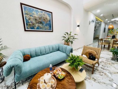 Nhà mê. Mới, DT sử dụng 262m2, hẻm Mai Hắc Đế, gần EcoPark