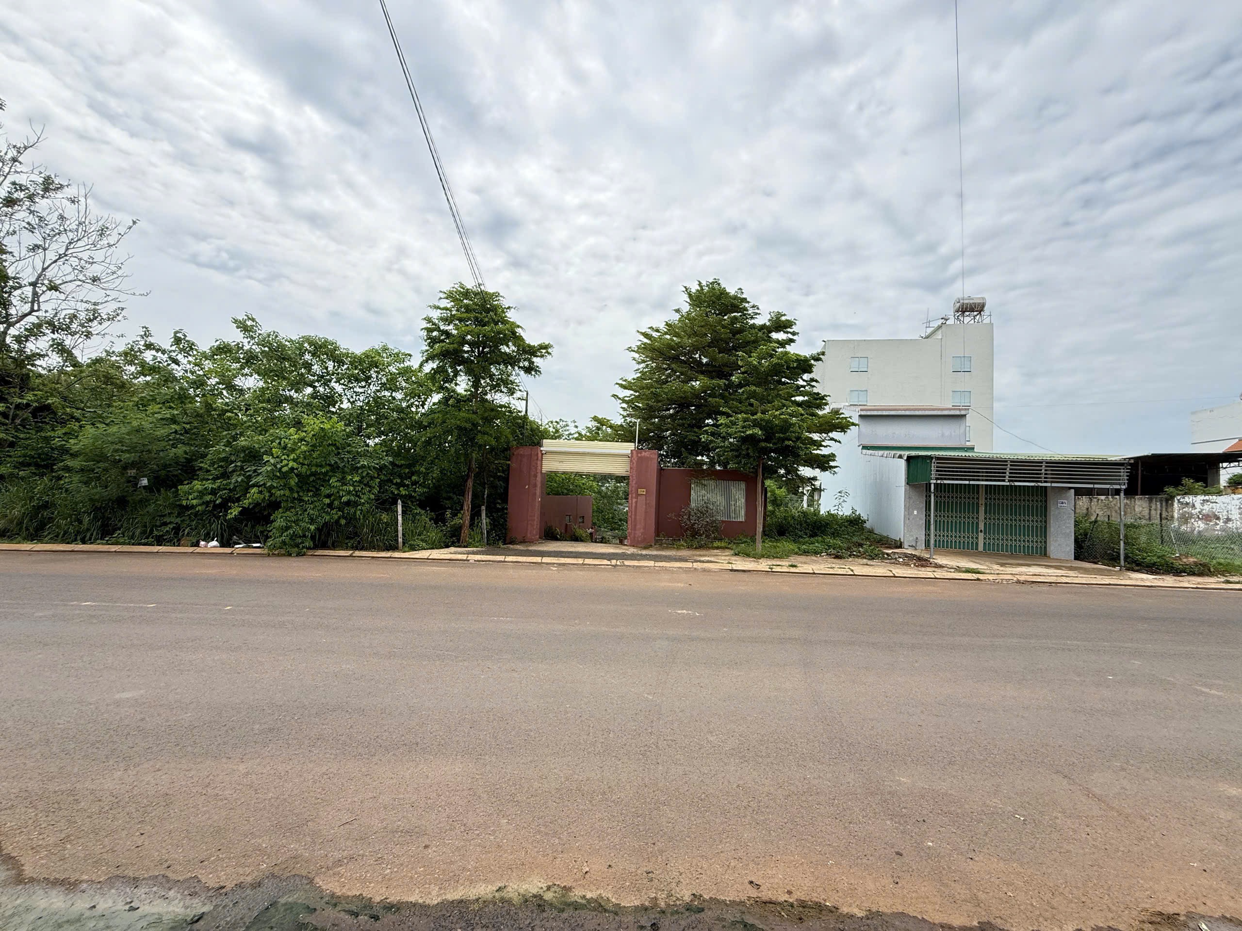 Bán Biệt thự 1753m² Y Ngông, Tân Tiến BMT – Giá 25 Tỷ, Sân vườn & Nhà yến