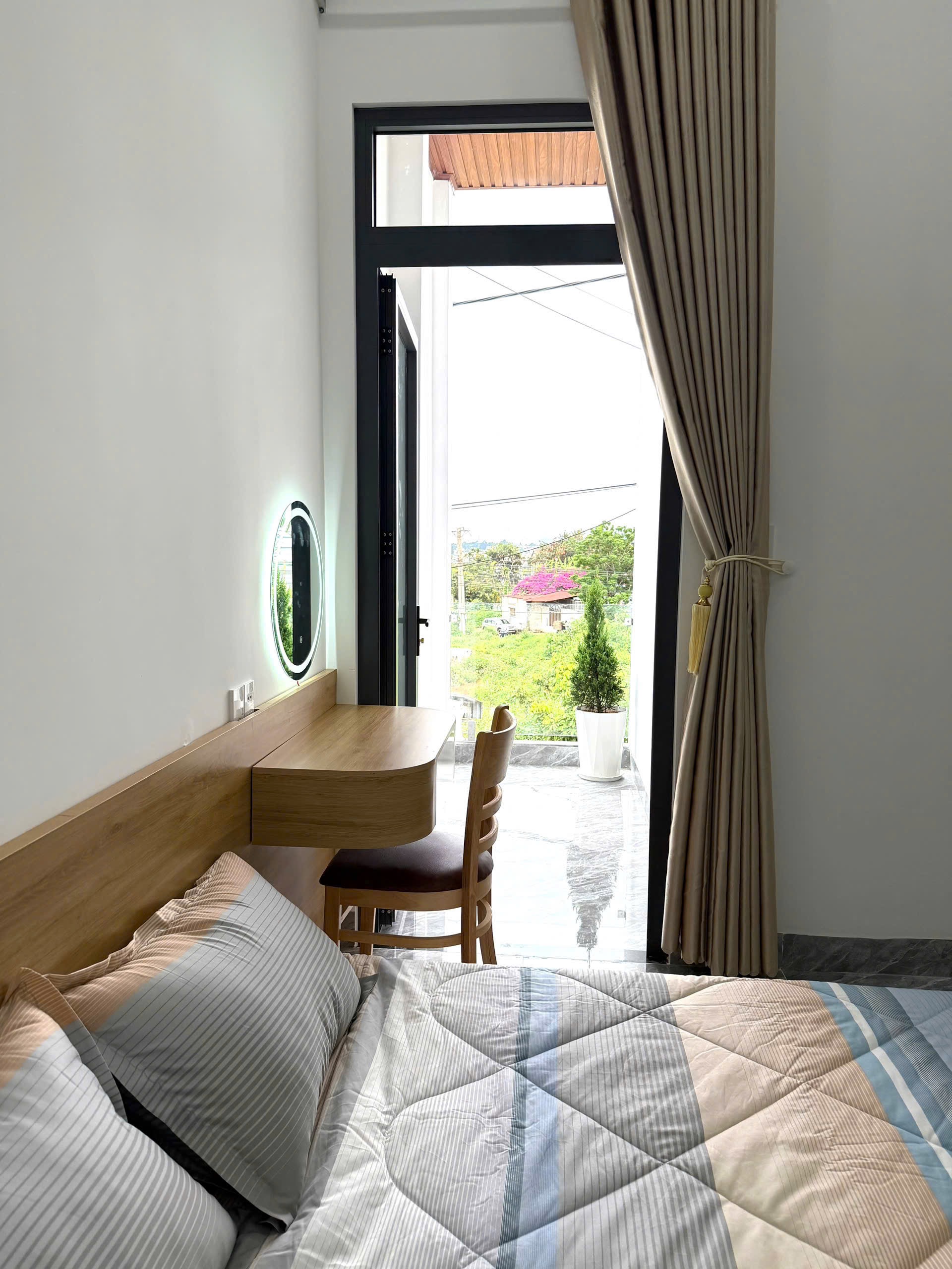 Bán Nhà Phố 90m² Hẻm 18m Đường 19/5 Buôn Ma Thuột – Full Nội Thất 3 Tỷ 7