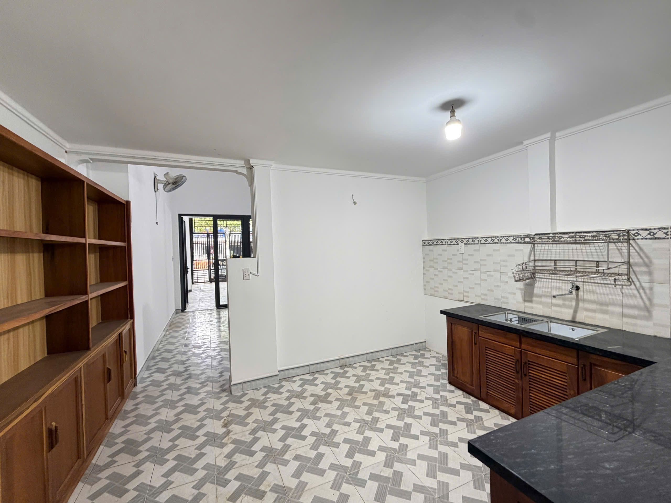 Bán Nhà Mặt Tiền 136m² Phạm Văn Đồng Tân Lập BMT – Giá 4 Tỷ 650 Triệu