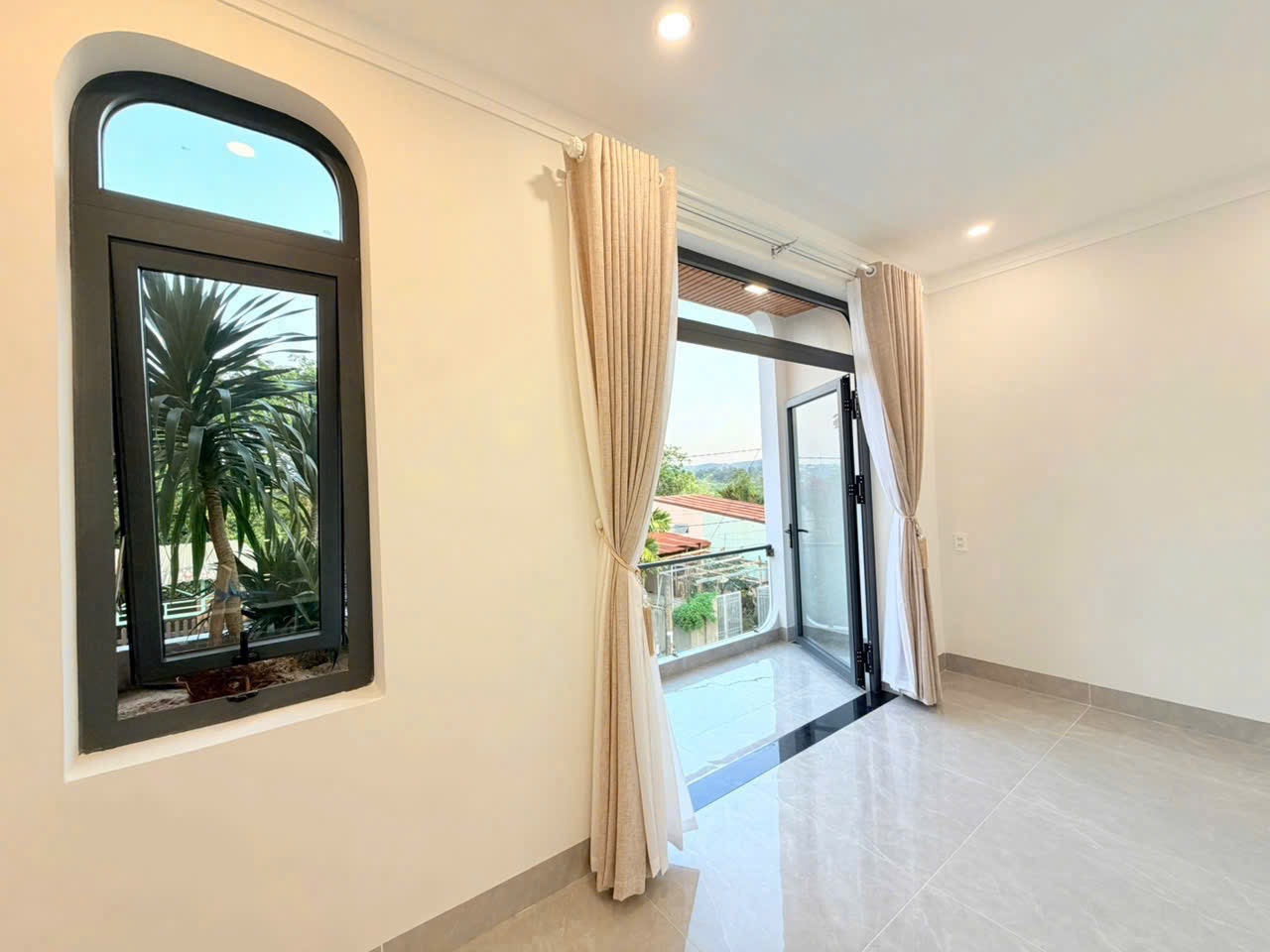 Bán Nhà Hẻm 100m² Mai Thị Lựu Phường Ea Tam – 3 Tỷ 850 Triệu Full Nội Thất