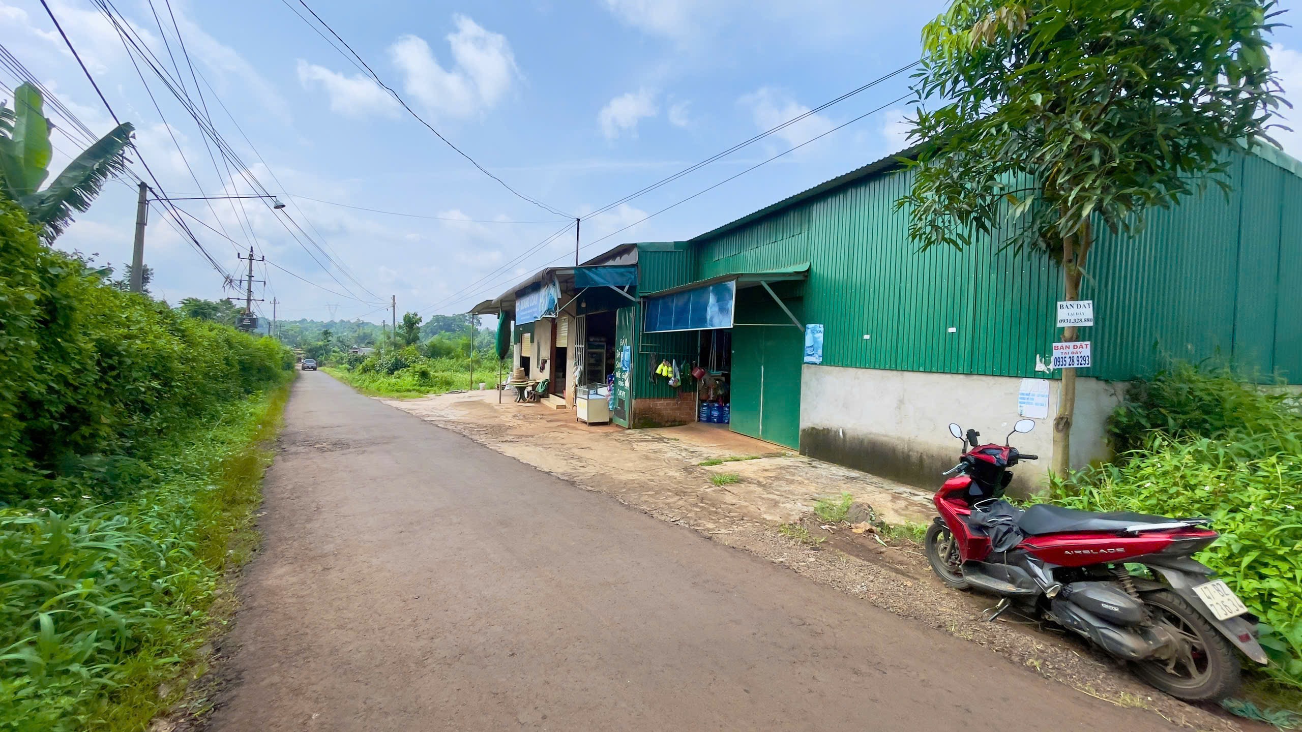 Bán đất nền 240m² tại Cư Suê, đường nhựa, giá 999 triệu