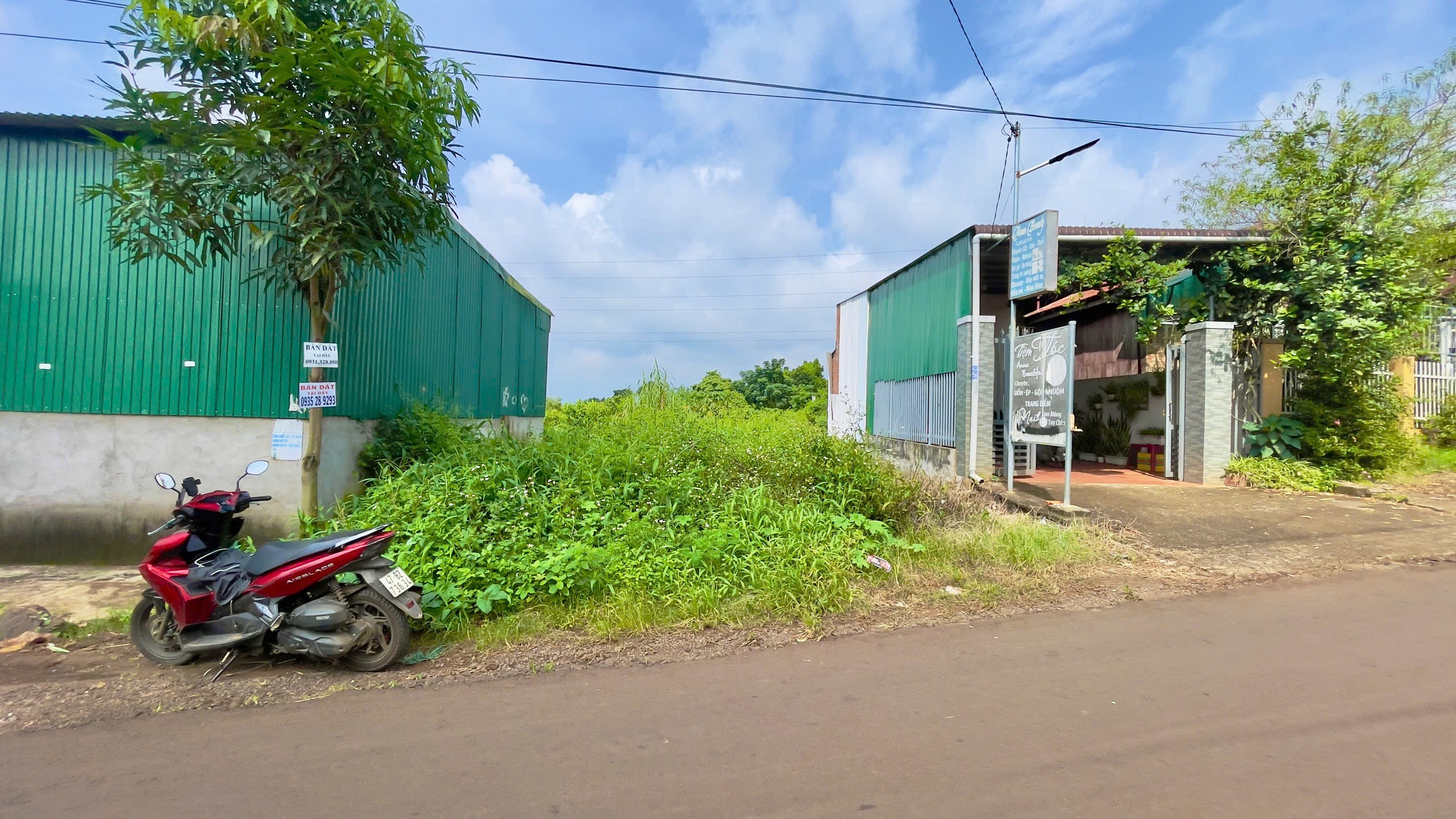Bán đất nền 240m² tại Cư Suê, đường nhựa, giá 999 triệu