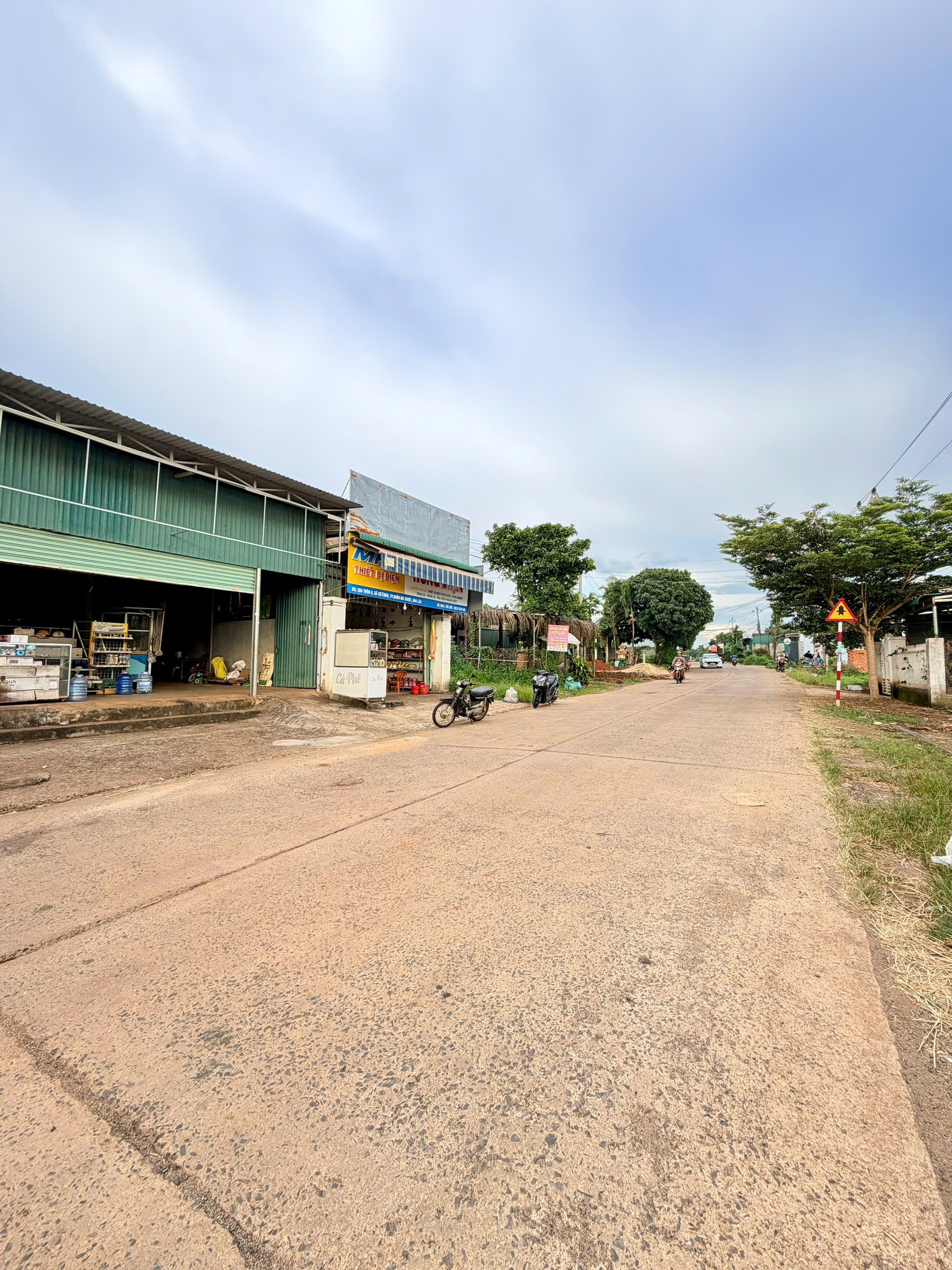Bán đất nền 250 m² tại Liên thôn 8 Cư Bua, giá 1,69 tỷ