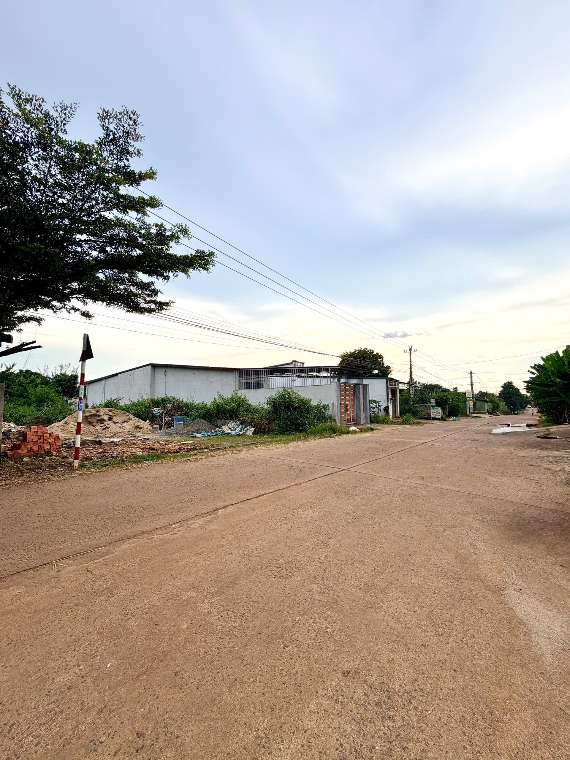 Bán đất nền 250 m² tại Liên thôn 8 Cư Bua, giá 1,69 tỷ