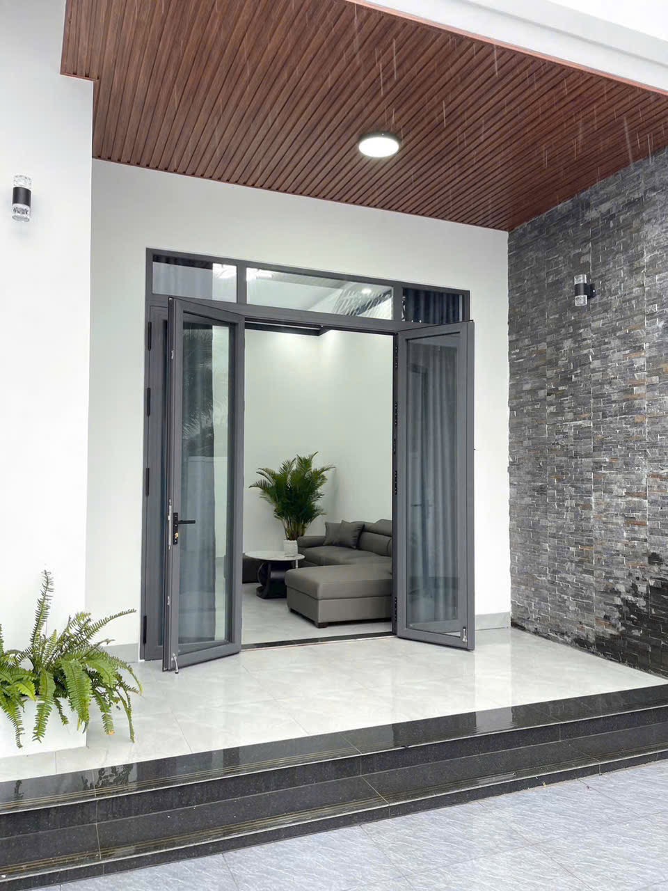 Bán nhà mới xây 144m2 tại phường Eakao cách đường Y Wang 40m
