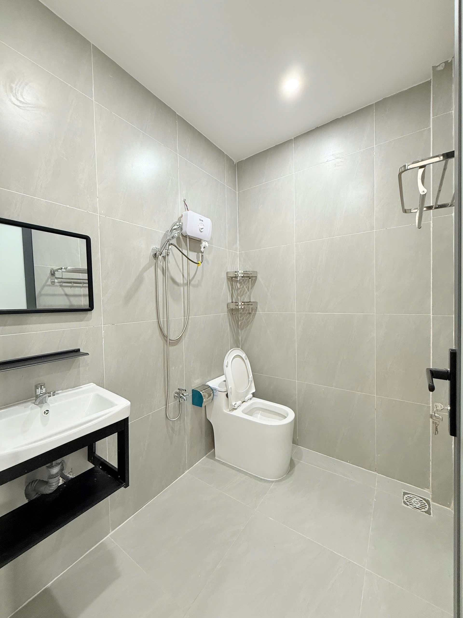 Bán nhà mới đầy đủ nội thất 132m2 tại phường Tân Lập giá 1.8 tỷ