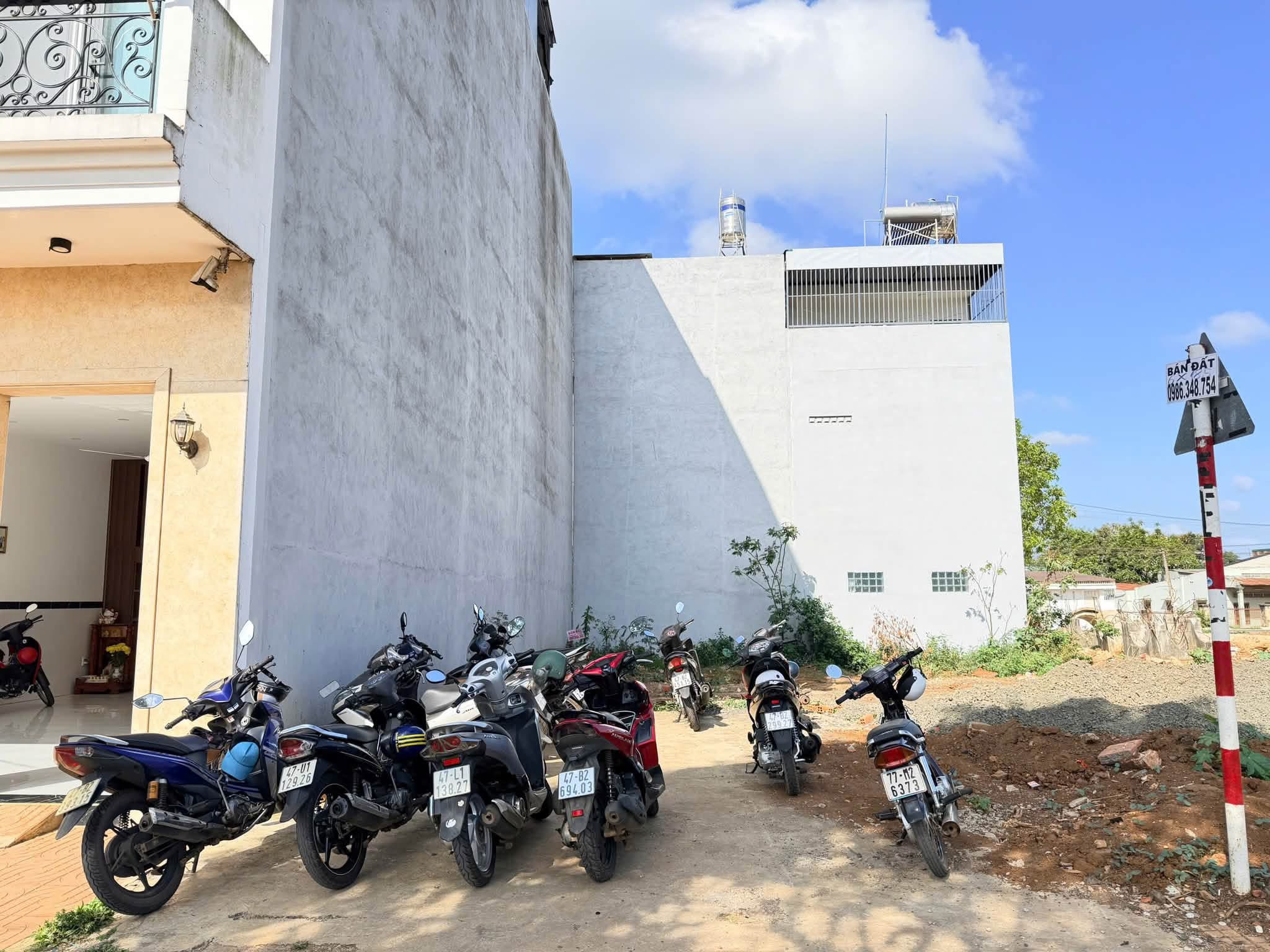 Bán lô đất khu tái định cư Ama Jhao diện tích 111m2 hướng Đông