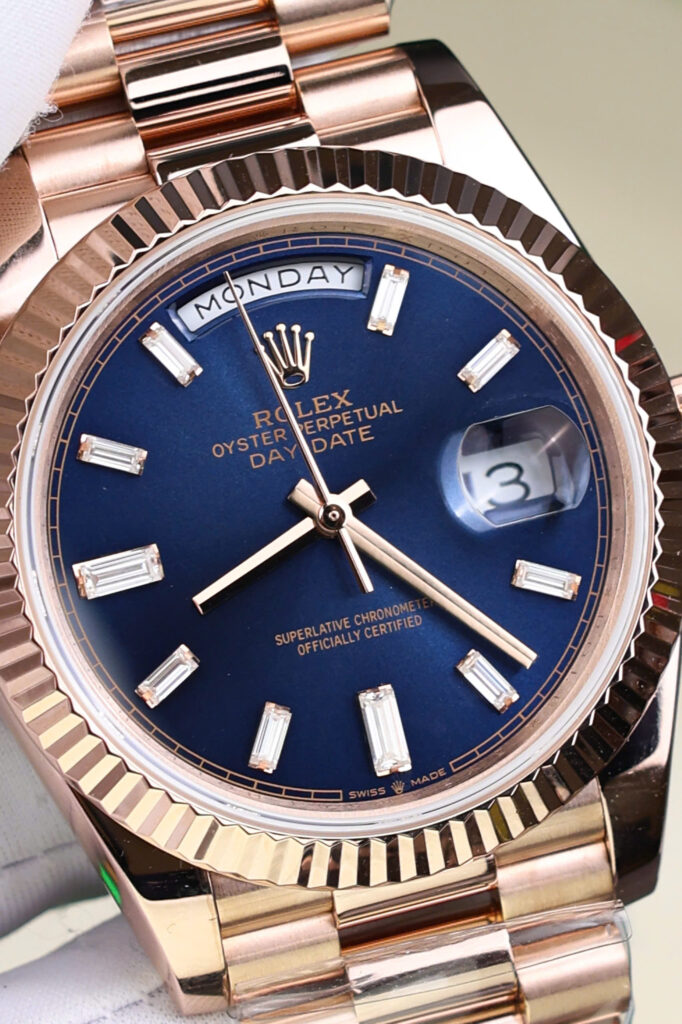 Thông Số – Bảo Hành Đồng hồ Rolex Day Date bọc vàng 18k
Kích thước: 40mm
Bộ máy: Automatic – Super clone
Chất liệu: Thép bọc vàng 18k
Mặt kính: Sapphire chống xước
Chống nước: Tốt
Bảo hành 5 năm – Hỗ trợ trọn đời máy
Miễn phí thay pin – Lau dầu đồng hồ
Miễn phí ship – Nhận kiểm tra thanh toán
Hỗ trợ thu đổi bản Rep 1:1 – Lên đời giá tốt