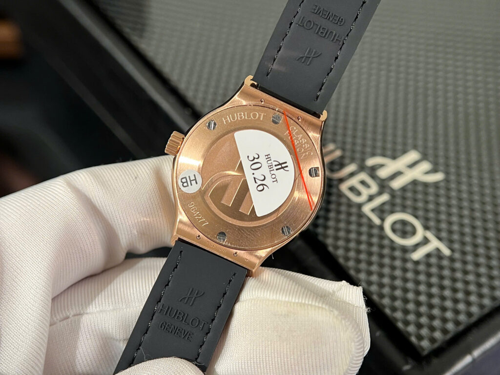 Đồng hồ Hublot Classic Fusion King Gold Chế Tác đính kim cương moissanite 33mm (2)