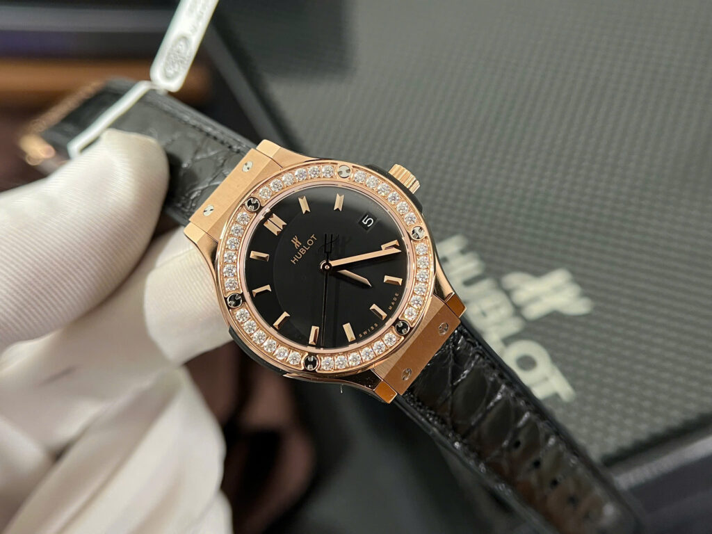 Đồng hồ Hublot Classic Fusion King Gold Chế Tác đính kim cương moissanite 33mm (2)