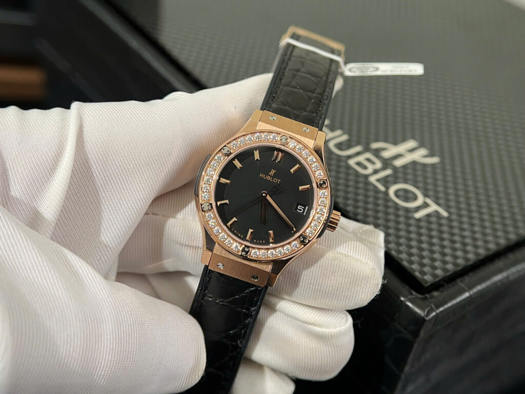 Đồng hồ Hublot Classic Fusion King Gold Chế Tác đính kim cương moissanite 33mm (2)