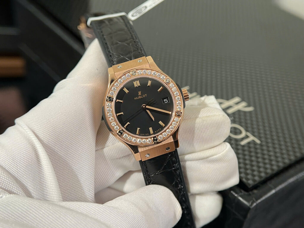 Đồng hồ Hublot Classic Fusion King Gold Chế Tác đính kim cương moissanite 33mm (2)