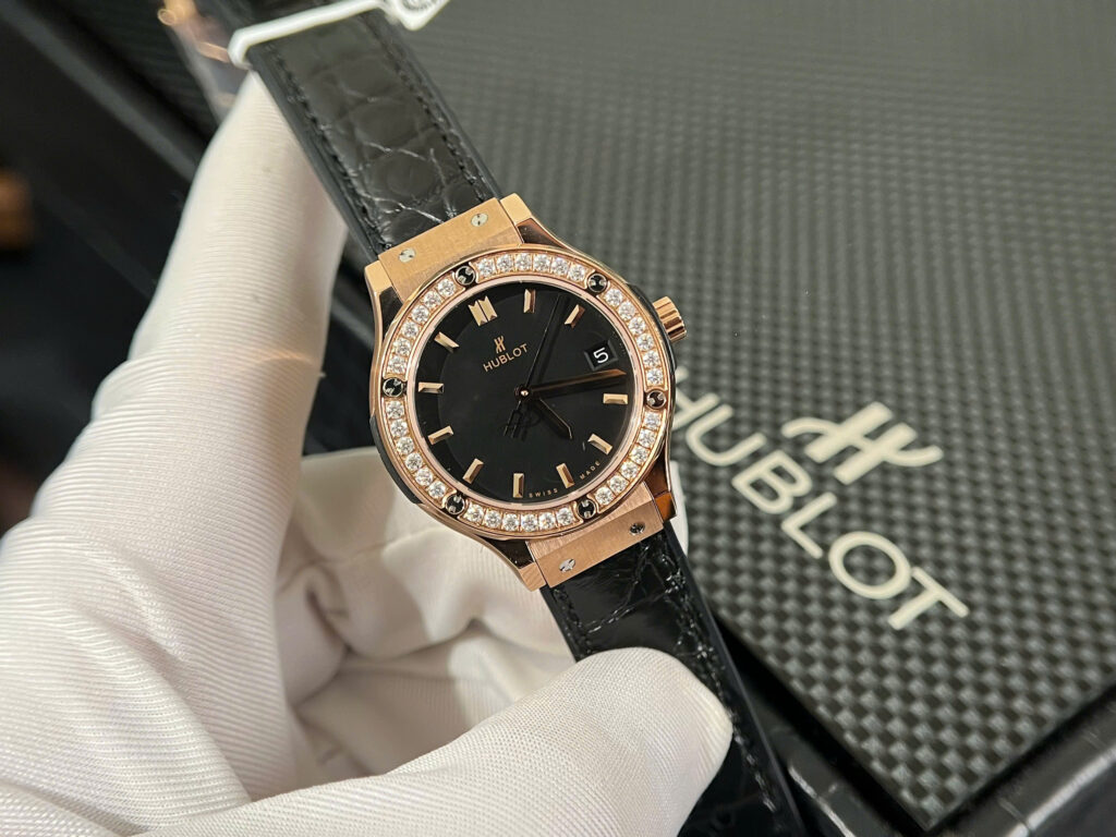 Đồng hồ Hublot Classic Fusion King Gold Chế Tác đính kim cương moissanite 33mm (2)