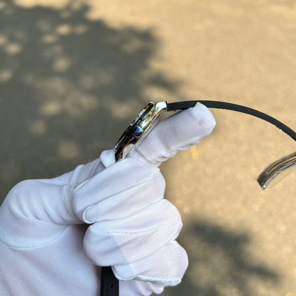 Đồng hồ Hublot Classic Fusion Rep 11 đính kim cương moissanite màu xám 33mm (2)