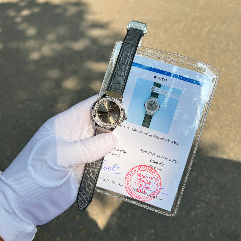 Đồng hồ Hublot Classic Fusion Rep 11 đính kim cương moissanite màu xám 33mm (2)