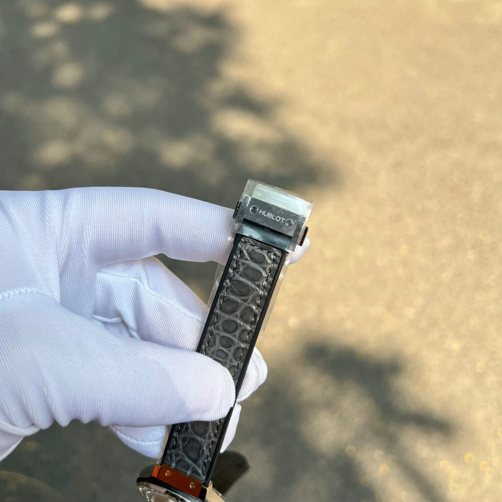 Đồng hồ Hublot Classic Fusion Rep 11 đính kim cương moissanite màu xám 33mm (2)