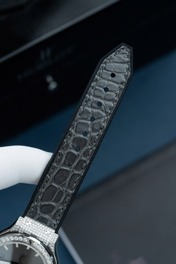 Đồng hồ Hublot Classic Fusion Replica 11 mặt xám vỏ đính full kim cương moissanite 33mm (2)