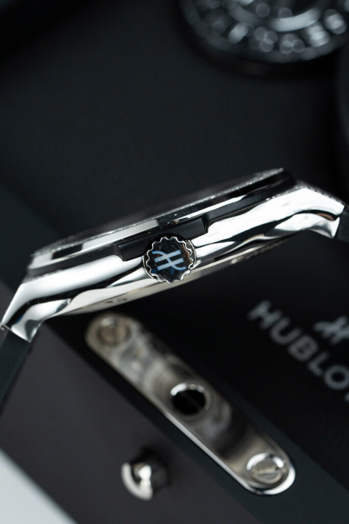 Đồng hồ Hublot Classic Fusion Replica 11 màu xám vỏ đính full kim cương moissanite 42mm (2)