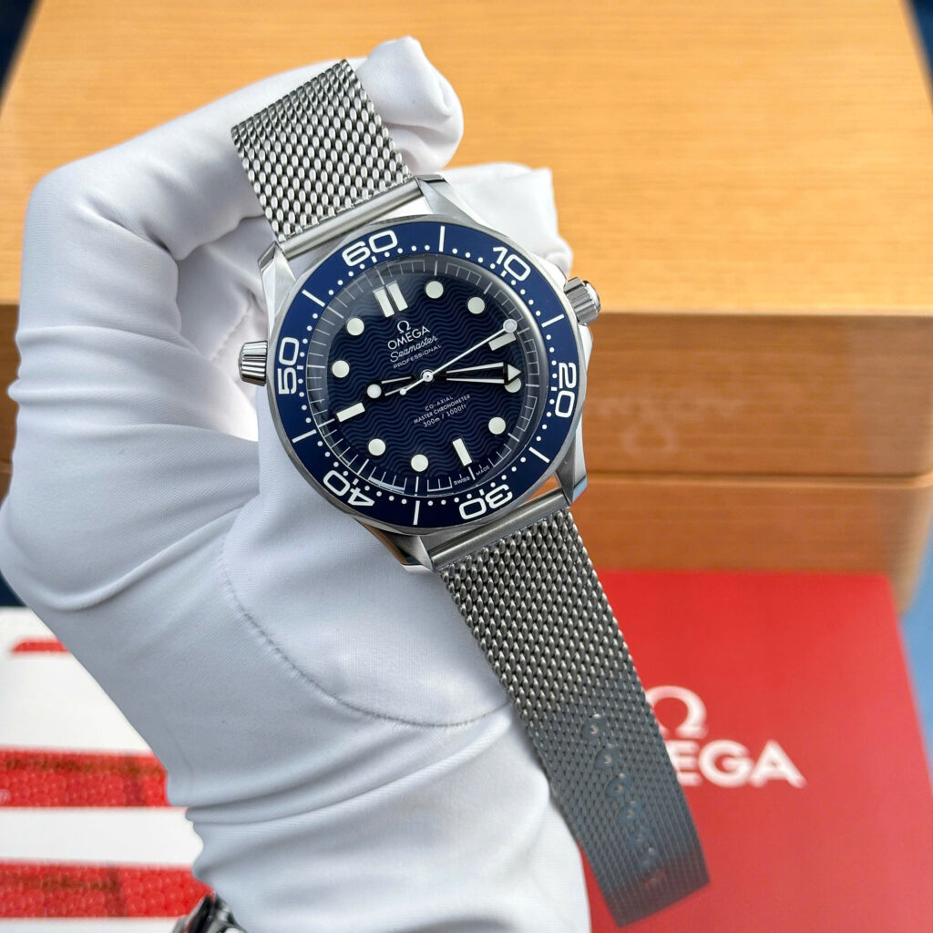 Đồng hồ Omega Rep 11 Seamaster James Bond mặt số xanh blue nhà máy VS 42mm (2)