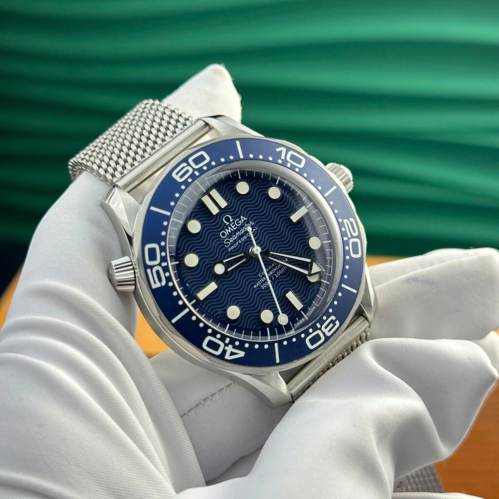 Đồng hồ Omega Rep 11 Seamaster James Bond mặt số xanh blue nhà máy VS 42mm (2)