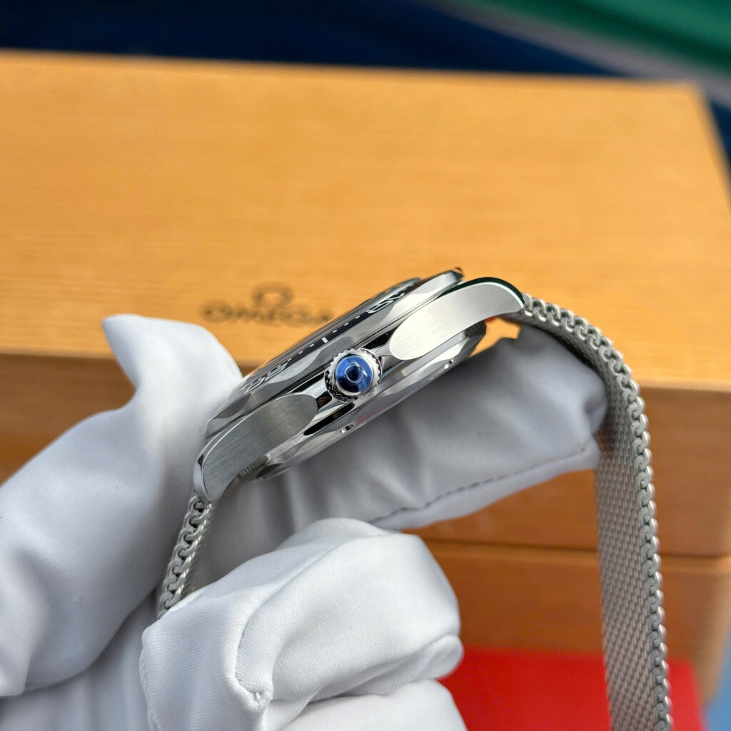 Đồng hồ Omega Rep 11 Seamaster James Bond mặt số xanh blue nhà máy VS 42mm (2)