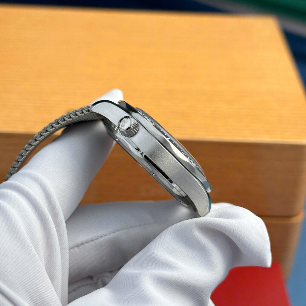 Đồng hồ Omega Rep 11 Seamaster James Bond mặt số xanh blue nhà máy VS 42mm (2)