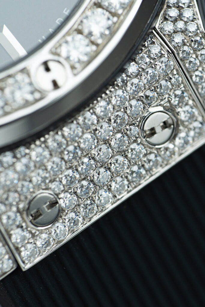 Đồng hồ nam Hublot Classic Fusion Rep 11 mặt đen vỏ đính full kim cương moissanite 42mm (2)