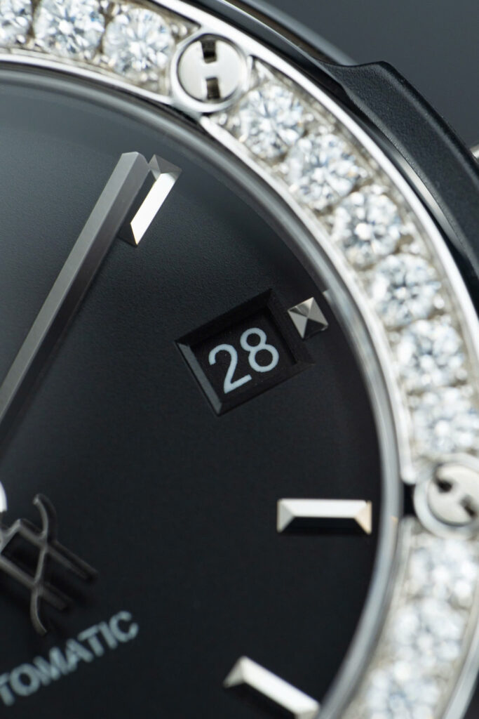 Đồng hồ nam Hublot Classic Fusion Rep 11 mặt đen vỏ đính full kim cương moissanite 42mm (2)