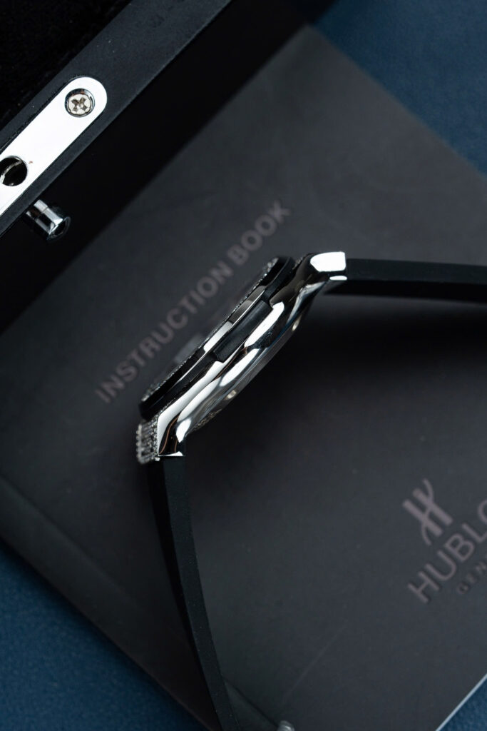 Đồng hồ nam Hublot Classic Fusion Rep 11 mặt đen vỏ đính full kim cương moissanite 42mm (2)