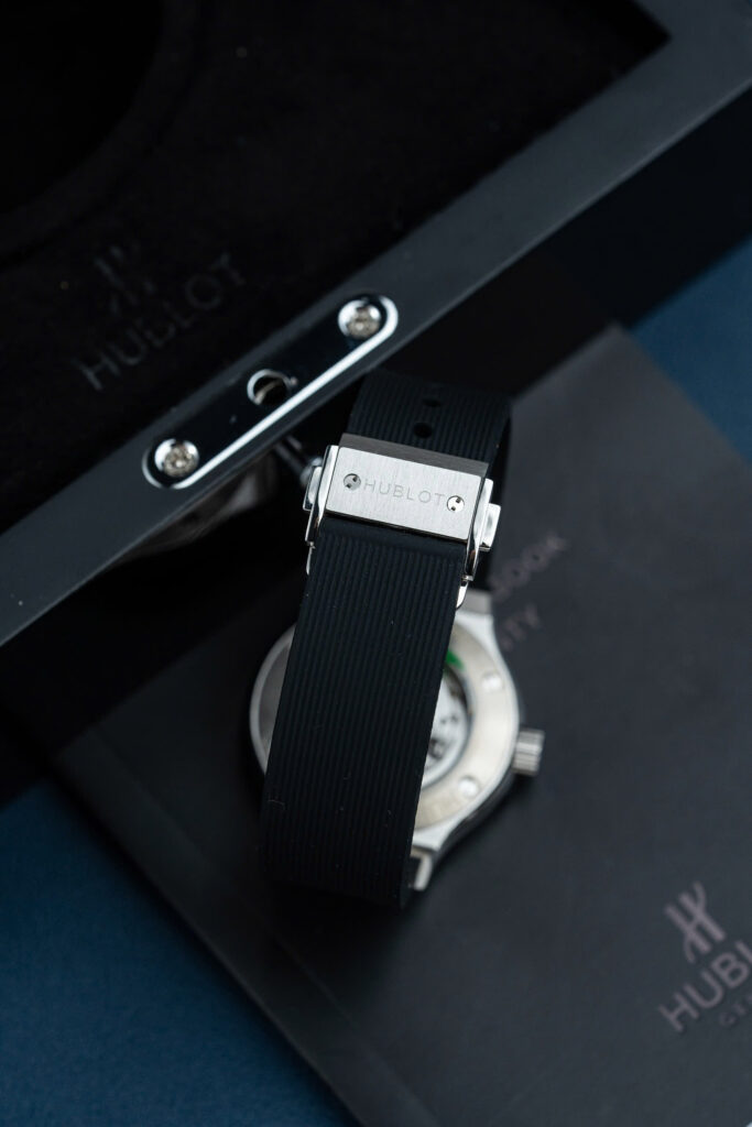 Đồng hồ nam Hublot Classic Fusion Rep 11 mặt đen vỏ đính full kim cương moissanite 42mm (2)