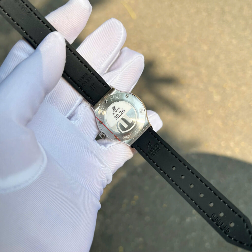 Đồng hồ nữ Hublot Classic Fusion Chế Tác đính kim cương moissanite màu đen 33mm (2)