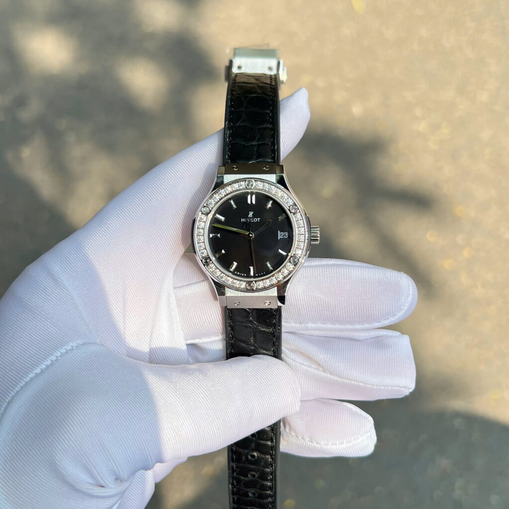 Đồng hồ nữ Hublot Classic Fusion Chế Tác đính kim cương moissanite màu đen 33mm (2)