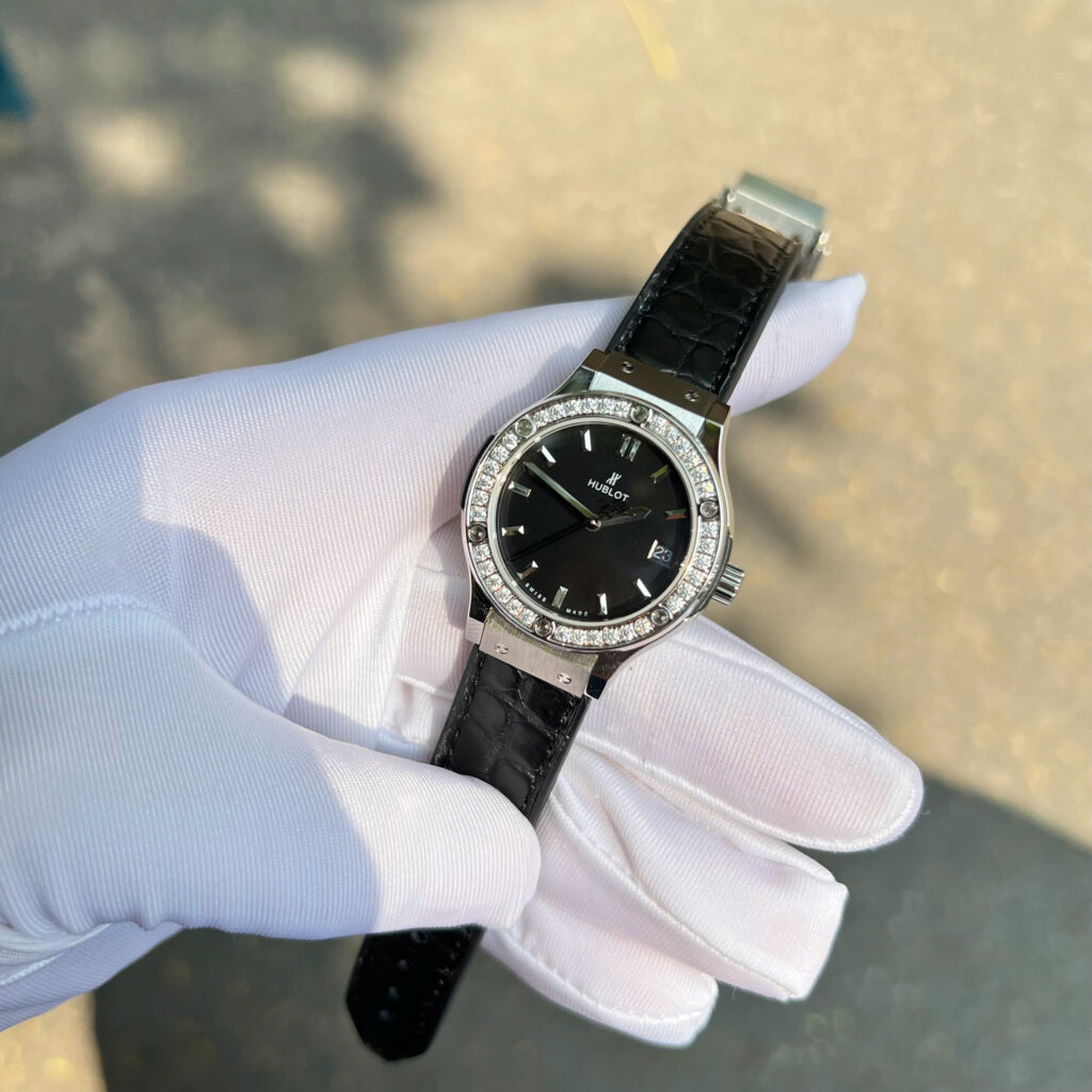 Đồng hồ nữ Hublot Classic Fusion Chế Tác đính kim cương moissanite màu đen 33mm (2)