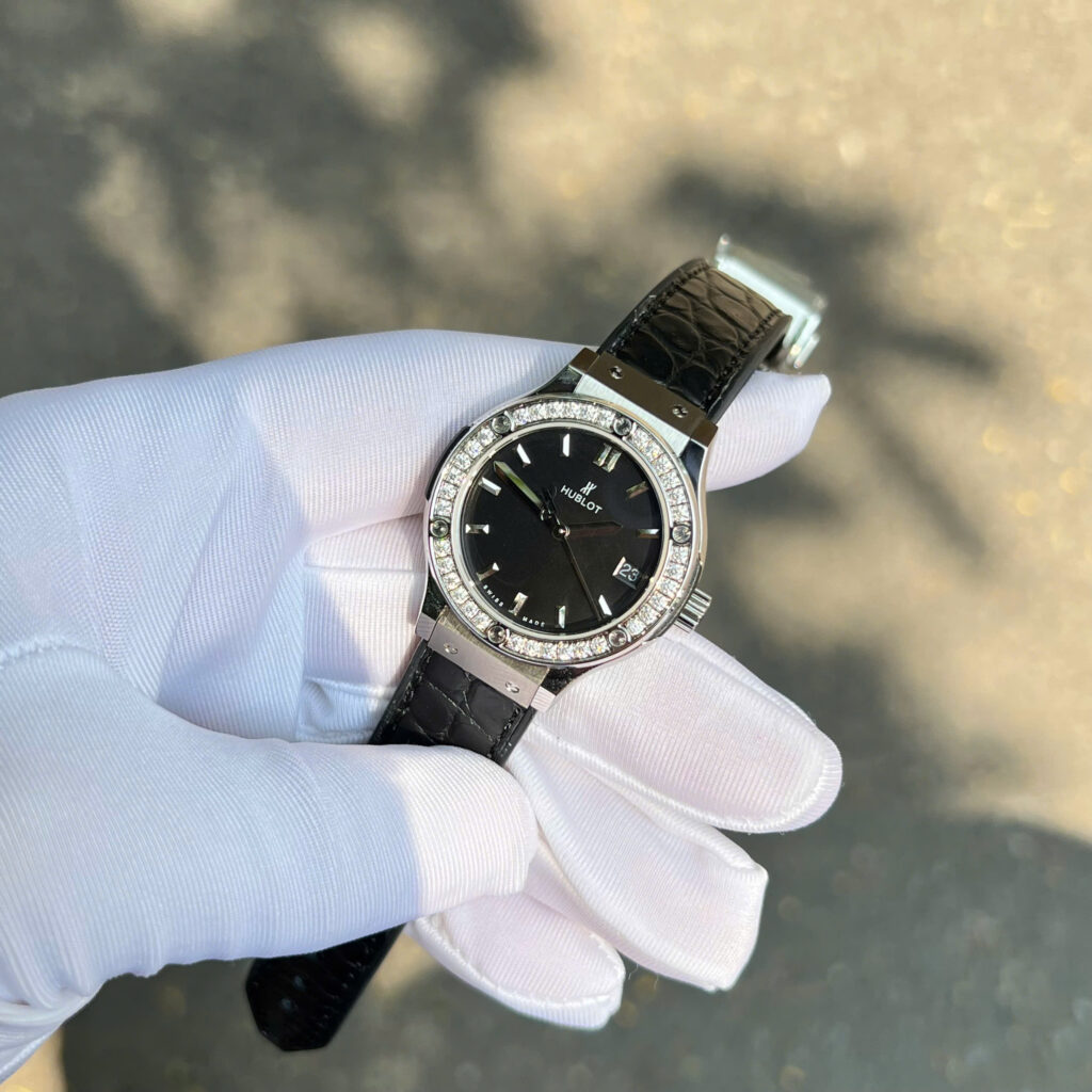 Đồng hồ nữ Hublot Classic Fusion Chế Tác đính kim cương moissanite màu đen 33mm (2)