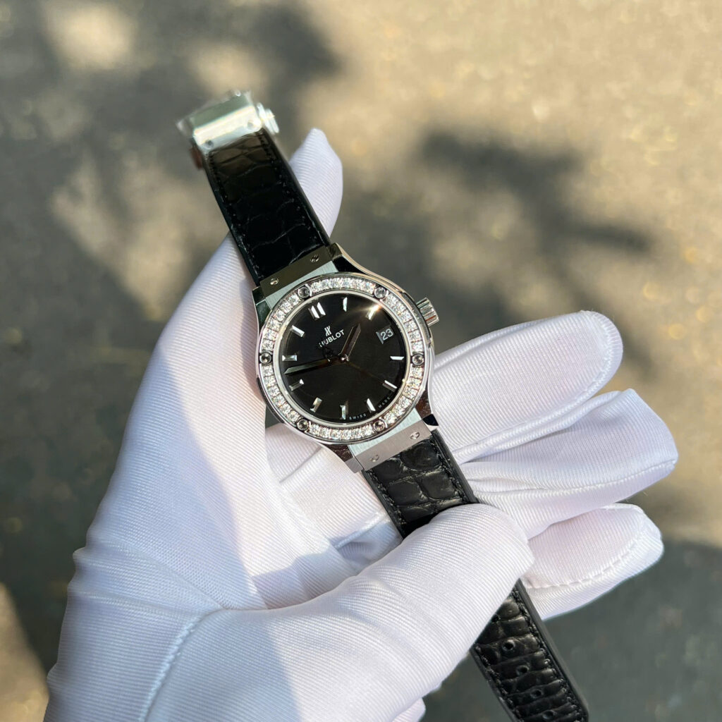 Đồng hồ nữ Hublot Classic Fusion Chế Tác đính kim cương moissanite màu đen 33mm (2)