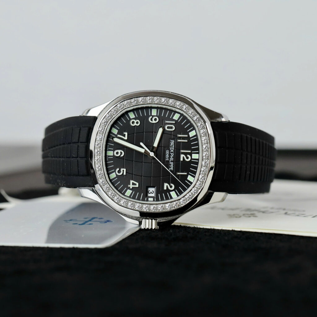 Đồng hồ Patek Philippe Aquanaut 5167 Fake 11 mặt đen viền đính đá xưởng PPF 40mm (2)
