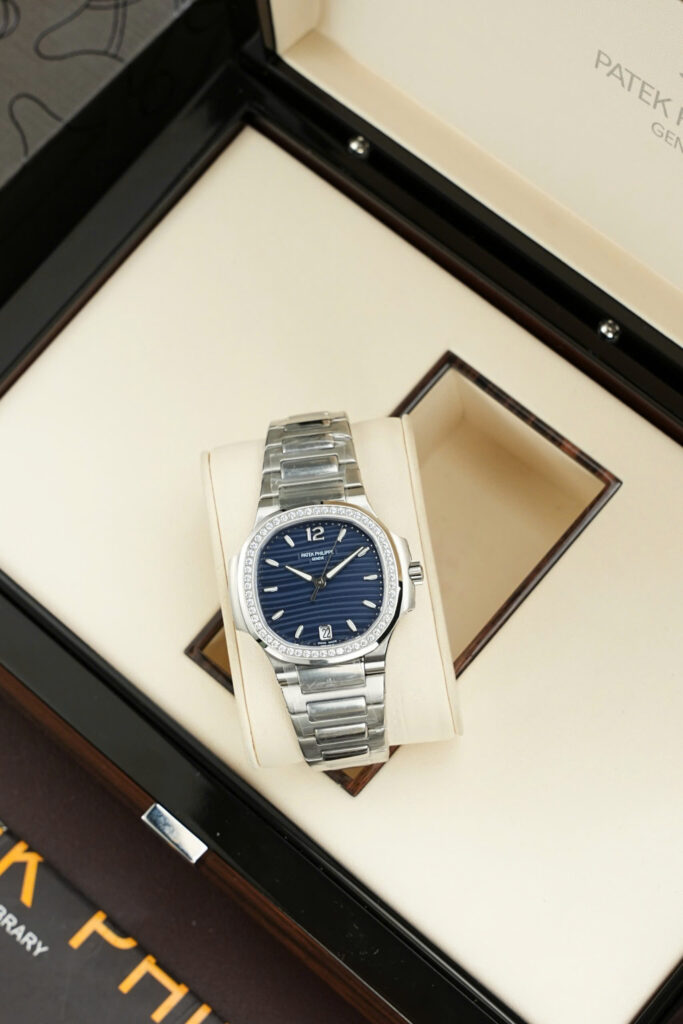 Đồng hồ Patek Philippe Replica 11 Nautilus 7118 mặt xanh blue viền đính đá xưởng 3K 35 (2)