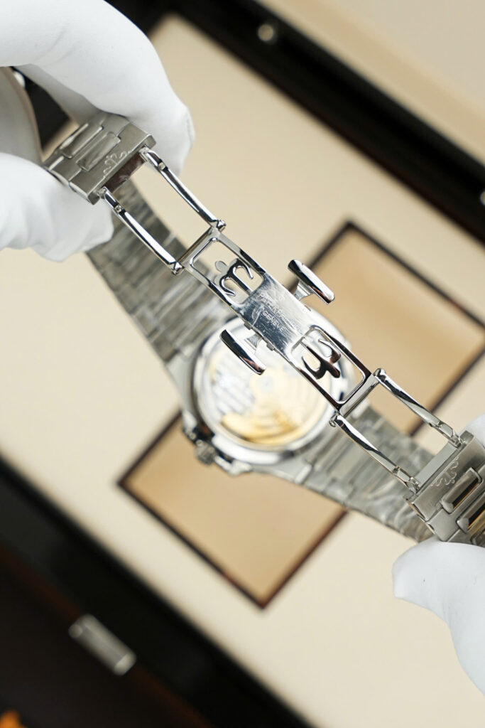 Đồng hồ Patek Philippe Replica 11 Nautilus 7118 mặt xanh blue viền đính đá xưởng 3K 35 (2)