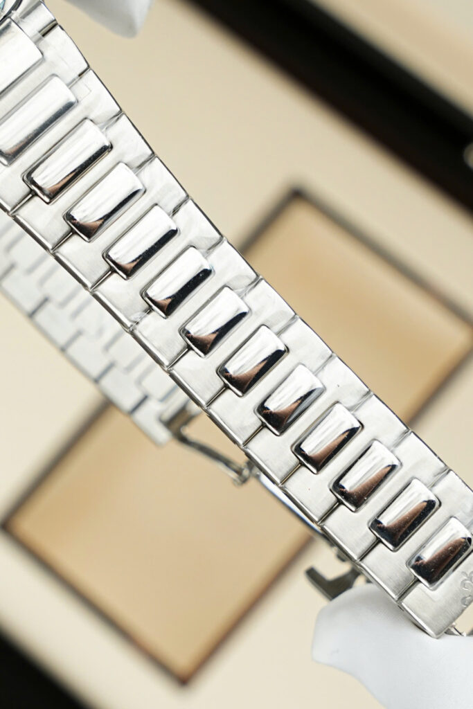 Đồng hồ Patek Philippe Replica 11 Nautilus 7118 mặt xanh blue viền đính đá xưởng 3K 35 (2)