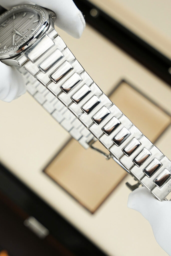 Đồng hồ Patek Philippe Replica 11 Nautilus 7118 nữ mặt xám viền đính đá xưởng 3K 35 (2)