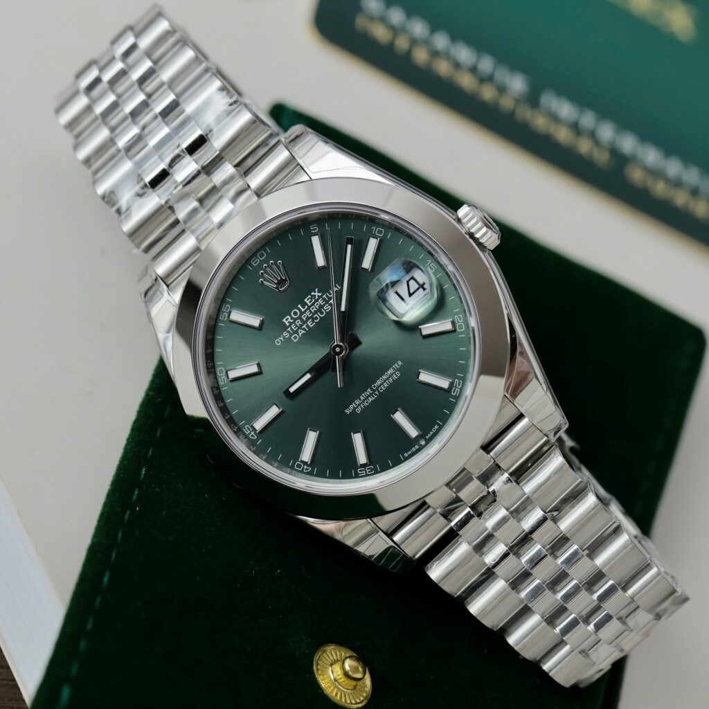 Đồng hồ Rolex DateJust 126300 mặt xanh lá cây viền trơn xưởng VS 41mm (2)