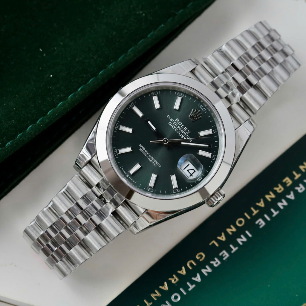 Đồng hồ Rolex DateJust 126300 mặt xanh lá cây viền trơn xưởng VS 41mm (2)