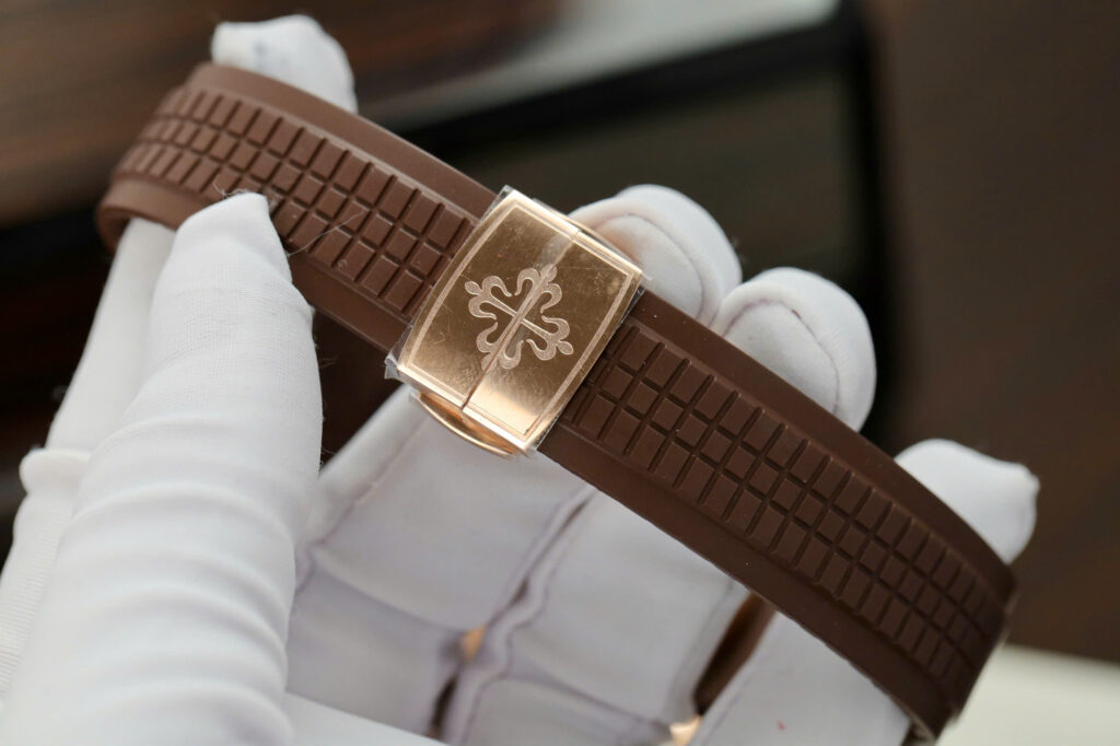 Đồng hồ Patek Philippe Aquanaut 5167 Fake 11 màu nâu dây cao su 40mm (2)