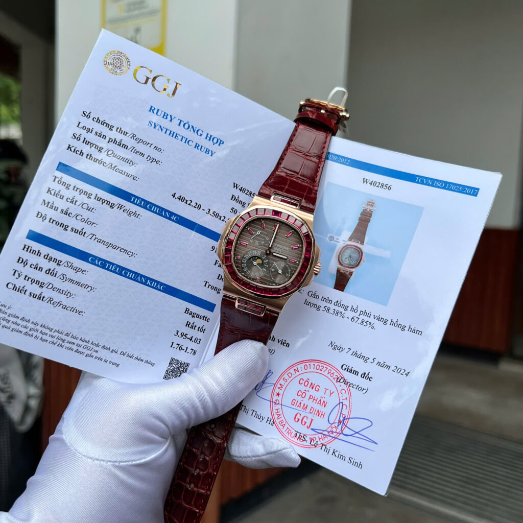 Đồng hồ Patek Philippe Nautilus 5724 chế tác bọc vàng thật + đính ruby đỏ 40mm (2)