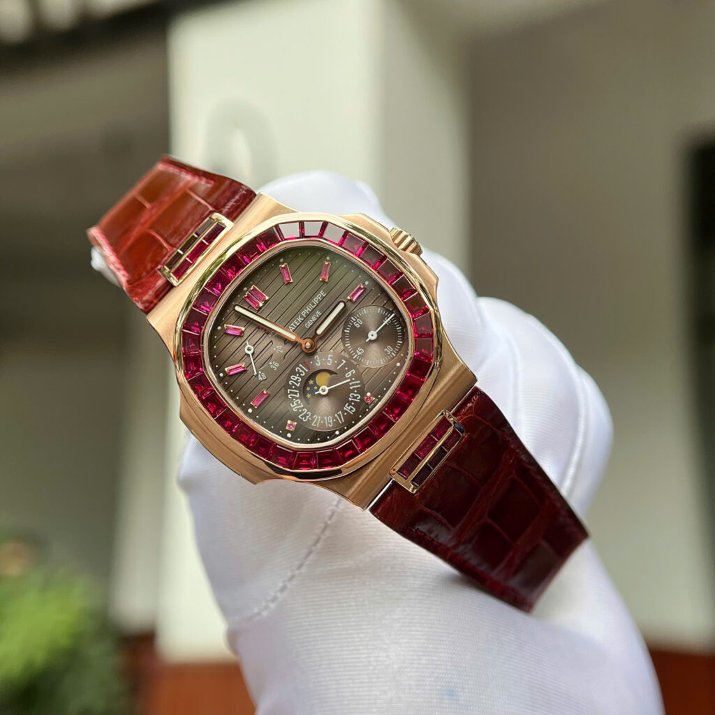 Đồng hồ Patek Philippe Nautilus 5724 chế tác bọc vàng thật + đính ruby đỏ 40mm (2)