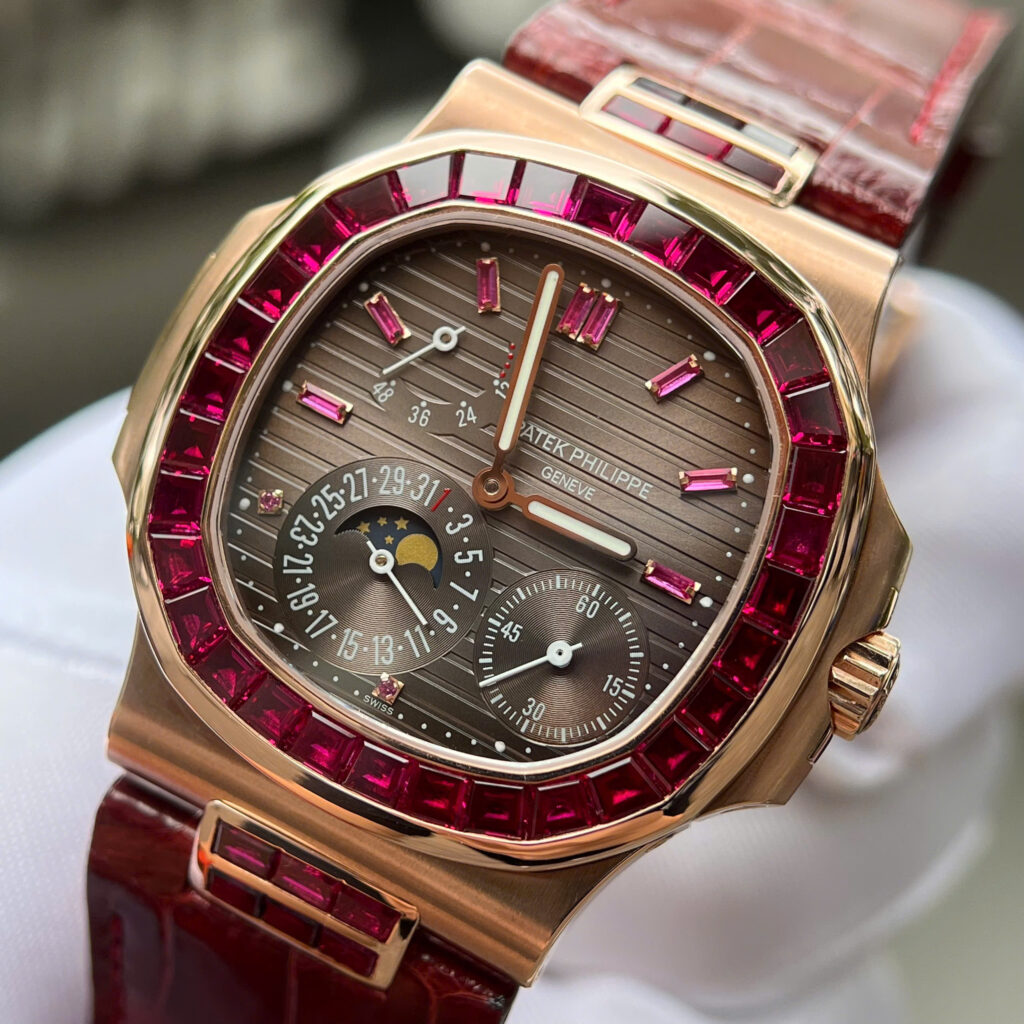 Đồng hồ Patek Philippe Nautilus 5724 chế tác bọc vàng thật + đính ruby đỏ 40mm (2)